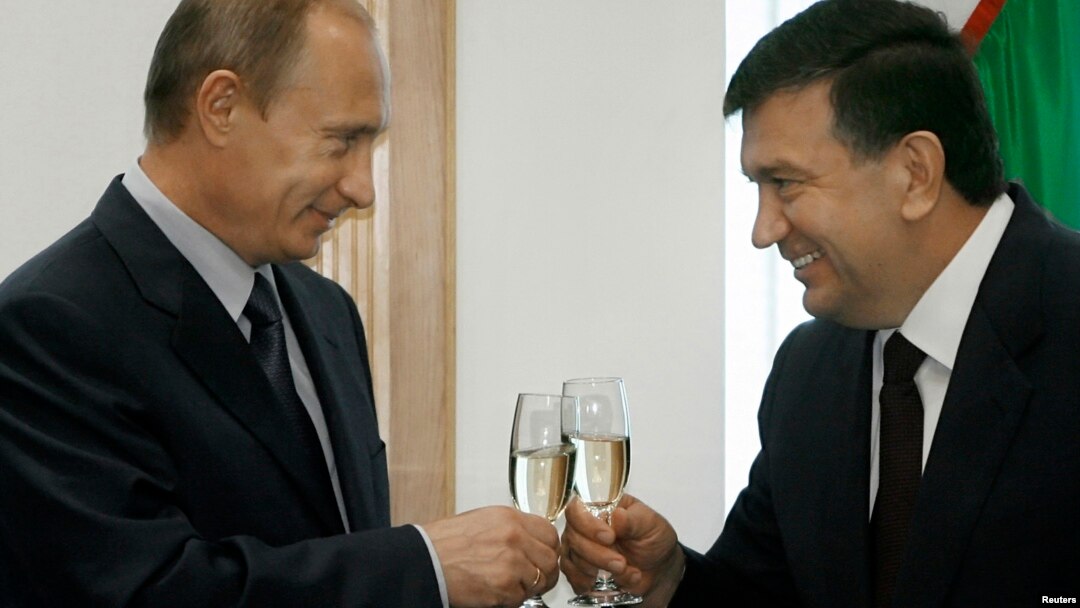 Shavkat Mirziyoyev (o'ngda) Rossiya rahbari Vladimir Putin bilan (arxivdan olingan surat)