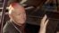 ARCHIVO -El excardenal Theodore McCarrick de la arquidiócesis de Washington, cuando llegaba al Vaticano en una limosina, el 23 de abril de 2002.