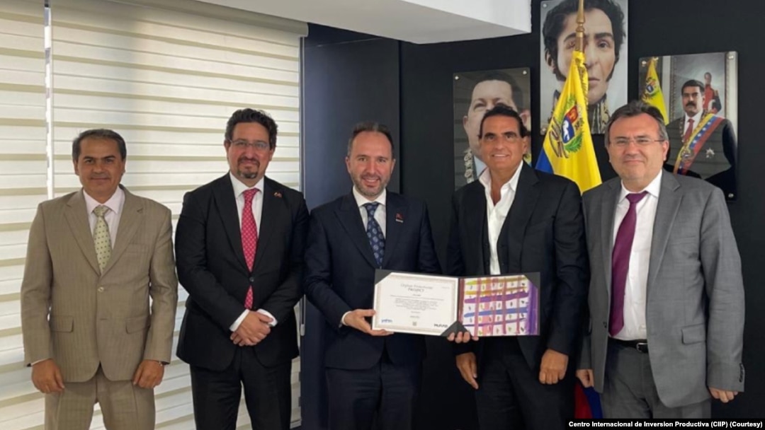 MÜSİAD Venezuela Temsilcisi Hayri Küçükyavuz, Venezuela Sanayi Bakanı Alex Saab ile görüştü.
