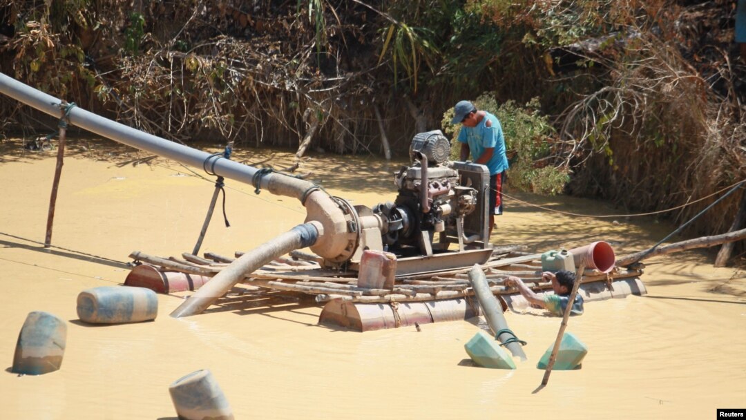 En Puerto Luz, en el Amazonas, región de Madre de Dios, Perú, el drama de la explotación del ser humano es extrema y aberrante.