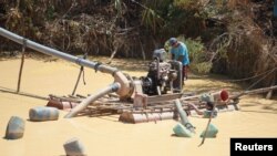 En la región amazónica de Madre de Dios, región de Puerto Luz, Perú, la explotación del ser humano es latente y abusiva. 