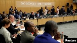 Participants attend a round table with international delegations at a conference to discuss ways of cutting funding to groups including Islamic State and al-Qaeda, at OECD headquarters in Paris, Apr. 26, 2018. 