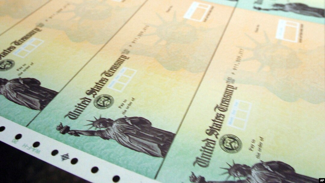 Los investigadores afirmaron que los cheques de estímulo del gobierno por la pandemia salvaron a EE.UU. de una cifra mayor de pobreza.