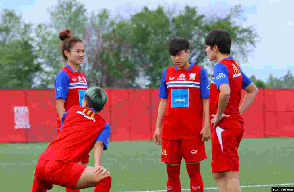 Thai training before 2nd match with Ivory Coast