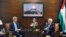 د امریکا د باندنیو چارو وزیر جان کیري د جمعې په ورځ د فلسطین د جمهور ریْس محمود عباس سره په رمالا کې وکتل