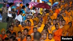 Buddhist monks take part in a protest against state interference in religious affairs at a temple in Nakhon Pathom province on the outskirts of Bangkok, Thailand, Feb. 15, 2016. 