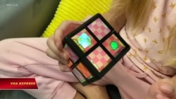 Chơi trò chơi điện tử trên khối Rubik