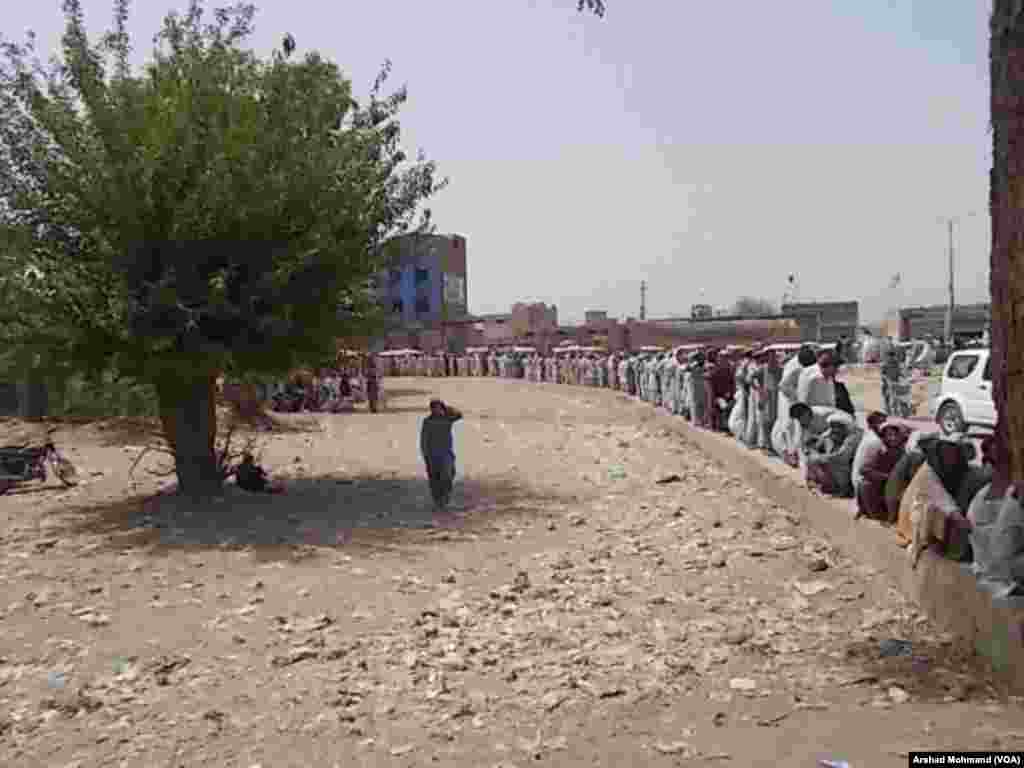 NWA IDPs during Food Distribution 05