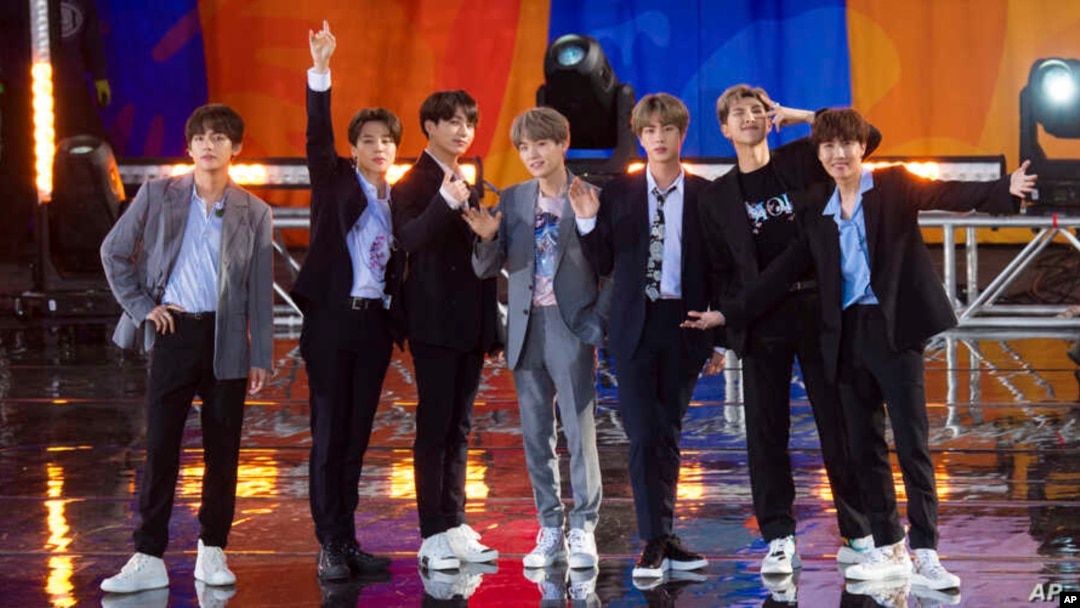 BTS tampil dalam acara ABC, "Good Morning America", di Rumsey Playfield/SummerStage, di Central Park, 15 Mei 2019, di New York. (Foto: Scott Roth/Invision/AP)