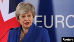 La Première ministre britannique Theresa May face à la presse à l'issue du sommet extraordinaire des dirigeants de l'Union européenne sur le Brexit, organisé à Bruxelles (Belgique), le 11 avril 2019.