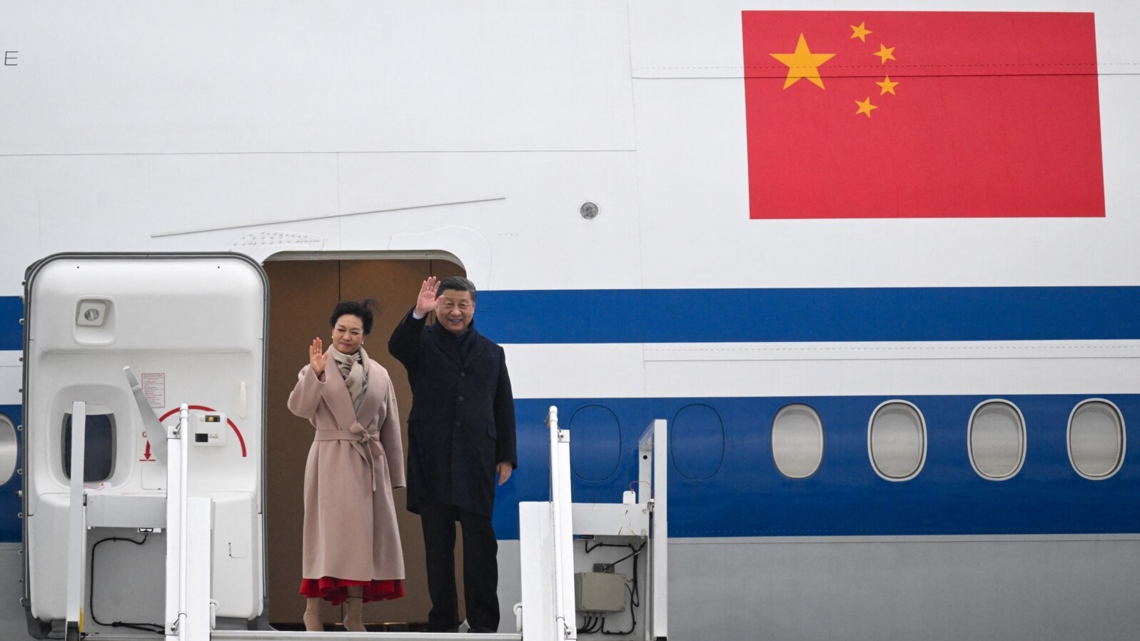 Chinese President Xi Jinping and his wife, Peng Liyuan, wave before their departure, at the Tarbes-Lourdes airport, France, on May 7, 2024.