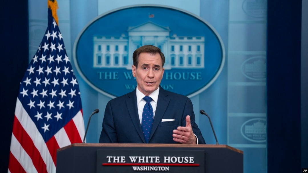 Beyaz Saray Ulusal Güvenlik İletişim Danışmanı John Kirby Cuma günü basın mensuplarıyla yaptığı bilgilendirme toplantısında, sürekli irtibatta oldukları İsrail’in kendisini savunabilmesi için ellerinden geleni yaptıklarını söyledi. 