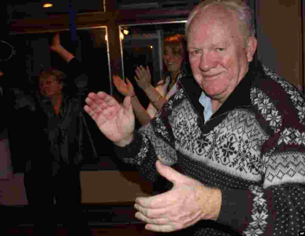 Robert Greene, a physicist, is running a single-platform campaign that promotes the use of the element thorium in all nuclear energy technology. (VOA-Allen)