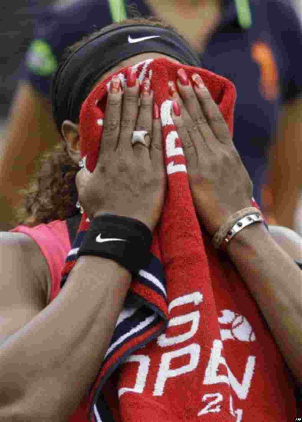 Serena Williams reacts during the women's championship match against Samantha Stosur of Australia at the U.S. Open tennis tournament in New York, Sunday, Sept. 11, 2011. (AP Photo/Matt Slocum)