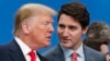 ARCHIVO - El presidente de Estados Unidos, Donald Trump, a la izquierda, y el primer ministro canadiense, Justin Trudeau, hablan antes de una mesa redonda de la OTAN en el hotel y resort The Grove en Watford, Hertfordshire, Inglaterra, el 4 de diciembre de 2019.