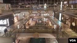 A shopping center in Singapore. (VOA News)