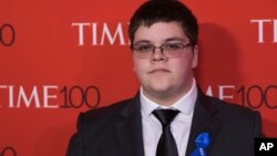 Gavin Grimm arrive pour un événement des 100 personnalités de l'année, à New York, le 25 avril 2017.