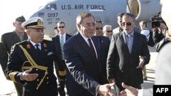 Bộ trưởng Quốc phòng Hoa Kỳ Leon Panetta đến Tripoli, Libya, ngày 17 tháng 12, 2011