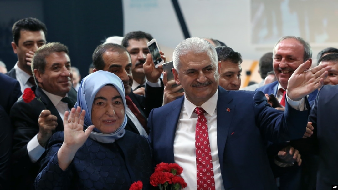 Binali Yildirim watorewe umwanya w'umukuru w'ishyaka riri ku butegetsi muri Turkiya