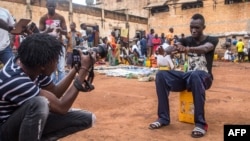 Jonathan Sougué dit "Johnyto" dans sa ville de Bobo Dioulasso