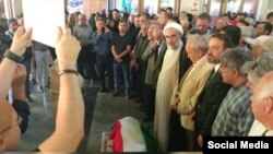 Iranian cleric Ahmad Montazeri, an outspoken critic of Iran’s Islamist establishment, leads prayers at the funeral of dissident Abbas Amir-Entezam at the Behesht-e Zahra cemetery near Tehran, July 13, 2018 (Social media photo)