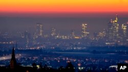 The church of Kronberg lies above the banking district of Frankfurt, Germany, Wednesday, Dec. 22, 2021. (Photo/Michael Probst)
