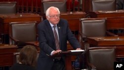 El senador Bernie Sanders durante su intervención ante el pleno del Senado rindió tributo al valor de la policía del Capitolio por su rápida y eficaz actuación. 