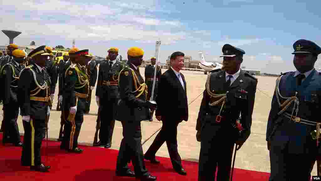 President Xi Jingping inspecting a guard of honour Tuesday at Harare International Airport. (Photo: Irwin Chifera)