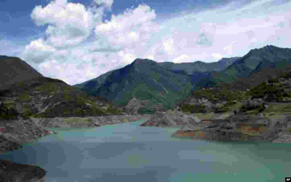 跷碛水电站的湖光山色