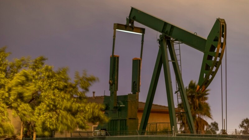 Top Oil Companies Set Carbon Target Goals