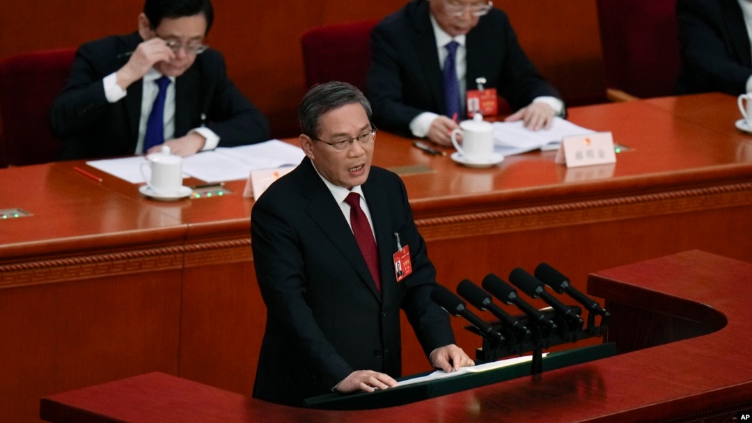 资料照片: 中国国务院总理李强2024年3月5日在人民大会堂全国人民代表大会上致开幕辞
