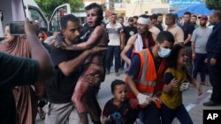 Watoto walojeruhiwa na kuletwa hospitali mjini Gaza City