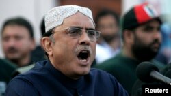 پخوانی صدر آصف علي زرداري اوس د نېب په قید کې دی
