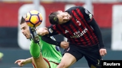 L'AC Milan contre Crotone à Milan, en Italie, le 4 décembre 2016.