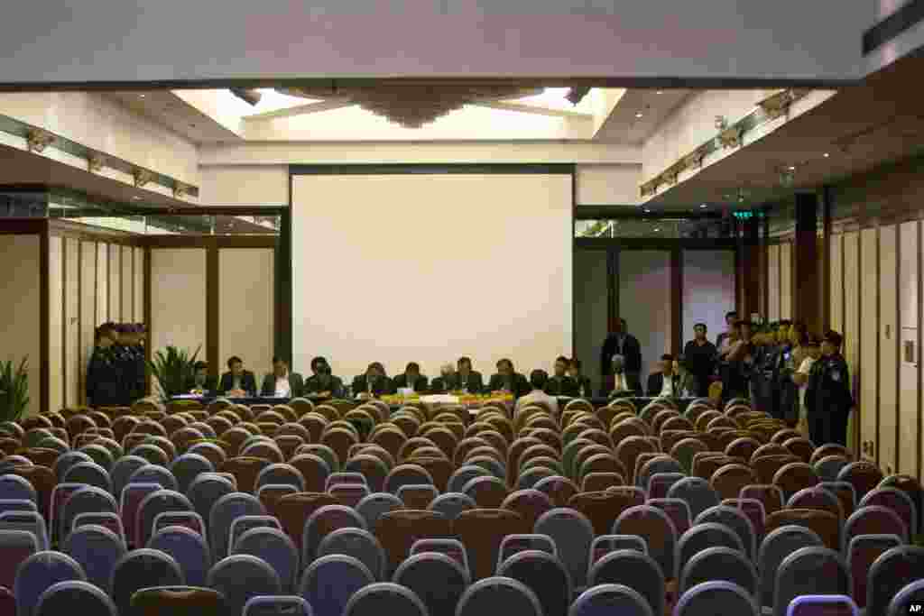 Members of a Malaysian delegation meet with the sole representative of relatives of Chinese passengers on flight MH370 after other relatives left to protest the lack of meaningful answers from the Malaysian delegation, Beijing, March 28, 2014.