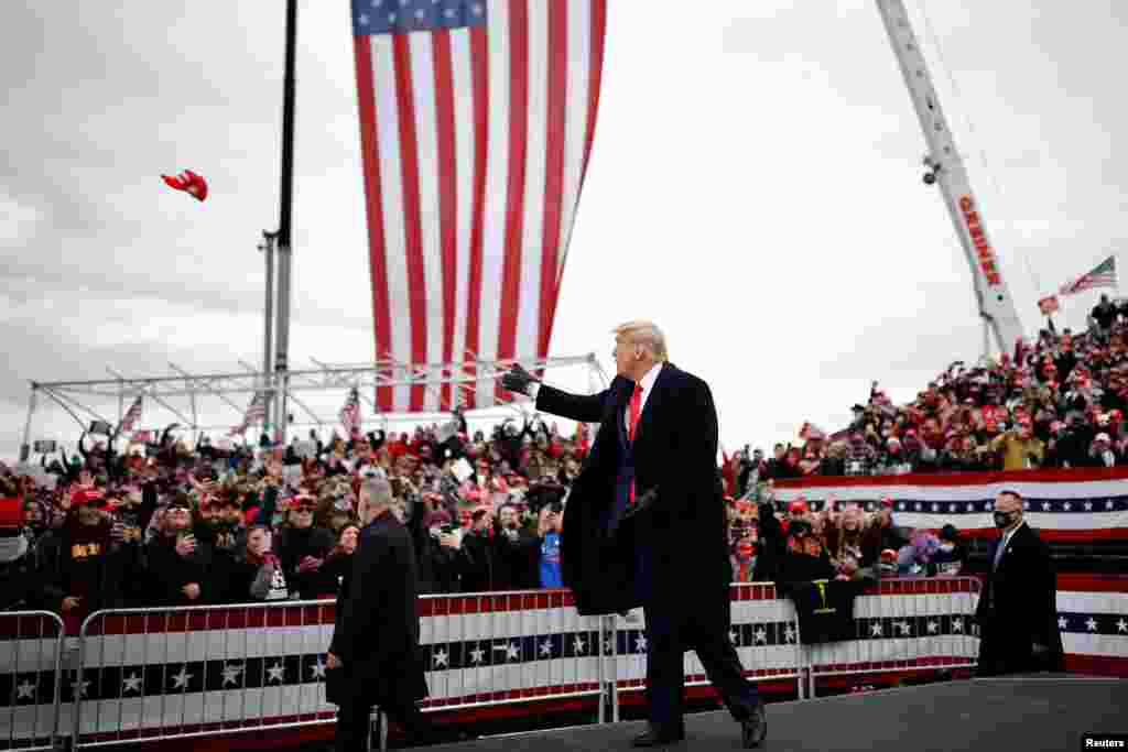 صدر ڈونلڈ ٹرمپ دوسری مدت کے لیے ری پبلکن پارٹی کے اُمیدوار ہیں۔ صدر ٹرمپ کا دعویٰ ہے کہ وہ با آسانی بائیڈن کو شکست دینے میں کامیاب ہو جائیں گے۔