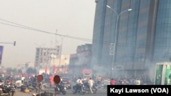 Des affrontements à Deckon, au centre-ville de Lomé, au Togo, le 28 décembre 2017. (VOA/Kayi Lawson)