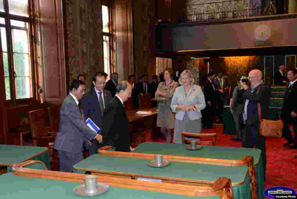 သမ္မတဦးသိန်းစိန် နယ်သာလန် အထက်လွှတ်တော် ဥက္ကဋ္ဌနှင့် အဖွဲ့အား တွေ့ဆုံ (ဓာတ်ပုံ သမ္မတရုံးဝပ်ဆိုဒ်)