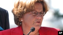 Depite Ileana Ros-Lehtinen, Prezidan Komisyon Afè Etranjè Chanm Bas Etazini an, youn nan depite ki te ale Ayiti nan wikenn nan. 