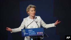 Chủ tịch Ủy hội Châu Âu Ursula von der Leyen phát biểu trong lẽ khai mạc hội nghị thượng đỉnh EU trung tâm hội nghị Alfandega do Porto ở Porto, Bồ Đào Nha, ngày 7 tháng 5, 2021. 