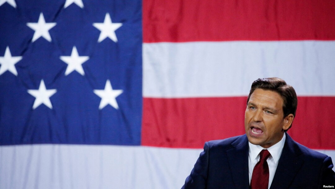 Imagen de archivo del gobernador de Florida, Ron DeSantis, durante un acto de campaña en 2022 en Tampa, Florida. 