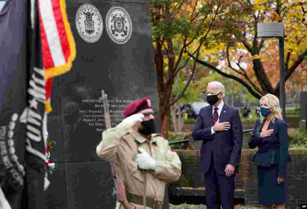 조 바이든 미국 전 부통령과 질 바이든 여사가 펜실베이니아주 필라델피아 한국전 참전 기념비에서 열린 재향군인의 날 행사에 참석했다. 