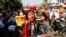 2021年2月13日，反对政变的缅甸抗议者骑着摩托车在曼德勒示威。