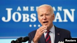 El presidente Joe Biden habla de su plan de infraestructuras a la nación desde la Casa Blanca, en Washington DC, el 7 de abril de 2021.
