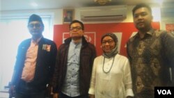 Dari kiri ke kanan: M. Guntur Romli (Aktivis NU, Caleg PSI), Usman Hamid (Direktur Eksekutif Amnesty International Indonesia), Neng Dara Affiah (Aktivis Perempuan NU) dan Albert Aries (Advokat pada Forum Advokat Pengawal Pancasila. (VOA/A. Bhagaskoro)