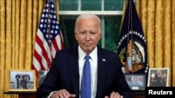 Presiden AS Joe Biden menyampaikan pidato terkait pengunduran dirinya dari pilpres AS 2024 dari Ruang Oval di Gedung Putih, Washington, pada 24 Juli 2024. (Foto: Evan Vucci/Pool via Reuters)