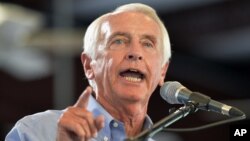 FILE – Then-Kentucky Gov. Steve Beshear addresses the crowd at the Fancy Farm Picnic in Fancy Farm, Kentucky, Aug. 1, 2015.