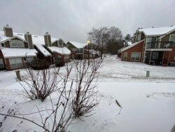 La nieve cubre el área metropolitana de Washington, D.C., como Lake Ridge, Virginia, en el Condado de Prince William, el jueves, 18 de febrero de 2021.