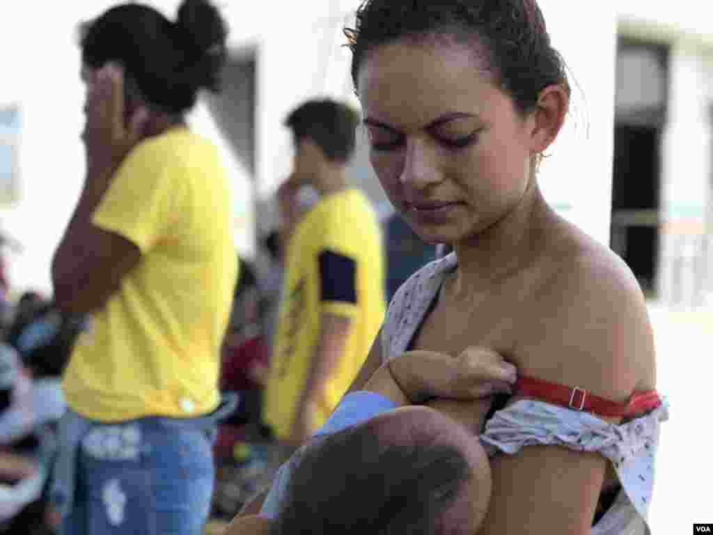 Debido a testimonios de comunidades migrantes, hay cuestionamientos sobre cómo se mantiene a los niños, cómo es el acceso a agua potable y duchas, procesos que varían según el centro de detención.&nbsp; &nbsp;