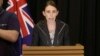 PM Selandia Baru Jacinda Ardern memberikan pengumuman soal larangan senjata semi otomatis di Wellington, Kamis (21/3).